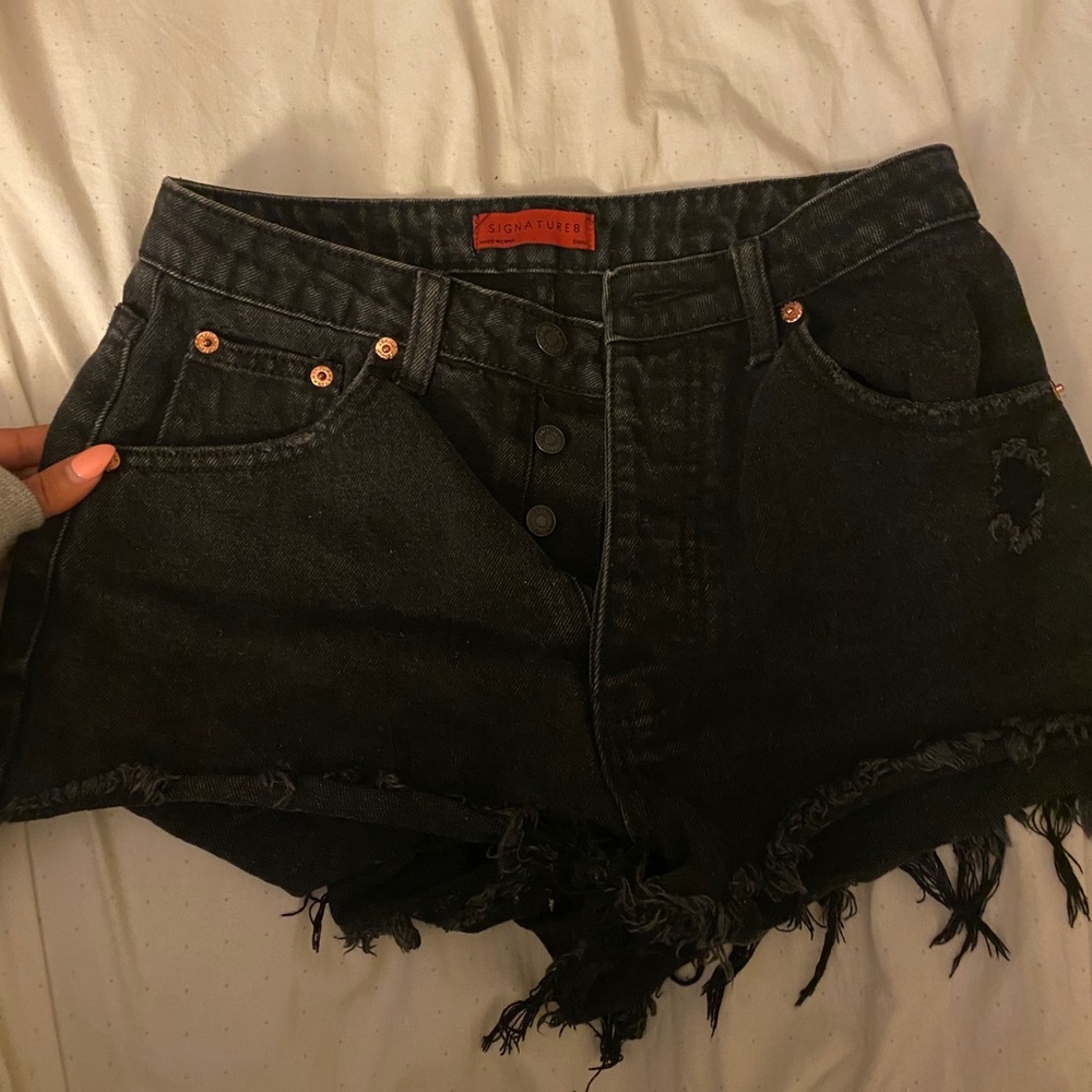 Signature 8 shorts